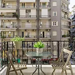 Nava In The Center With Private Parking Of Stayinthess Appartamento