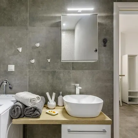 Nava In The Center Of Apartment Thessaloniki