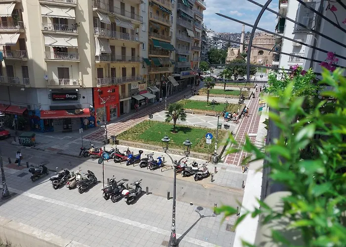 Nava In The Center With Private Parking Of Stayinthess سالونيك